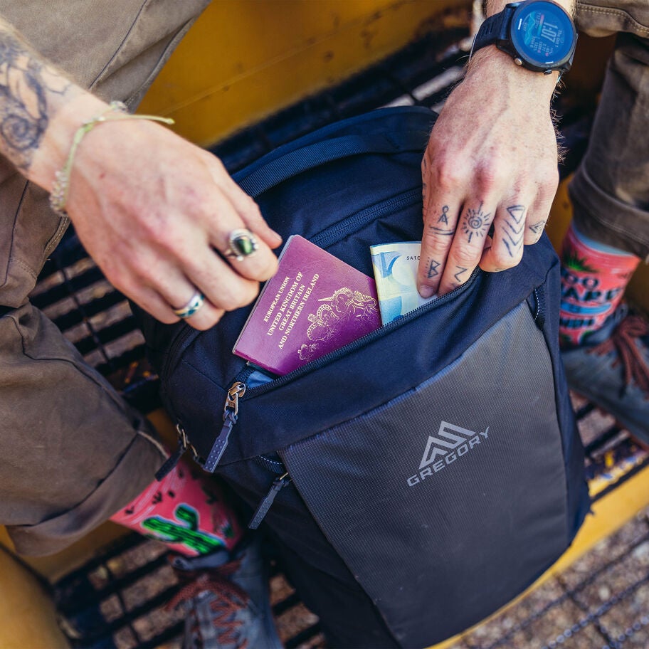 Border Carry-On 40 in the color Coyote Brown. image number 7